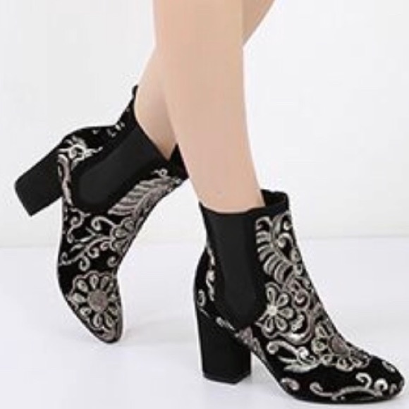 Shoes - Velvet Vintage booties *